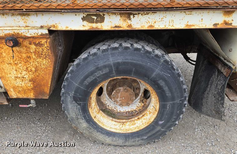 image for item EM7348 2006 International 4300 digger derrick truck