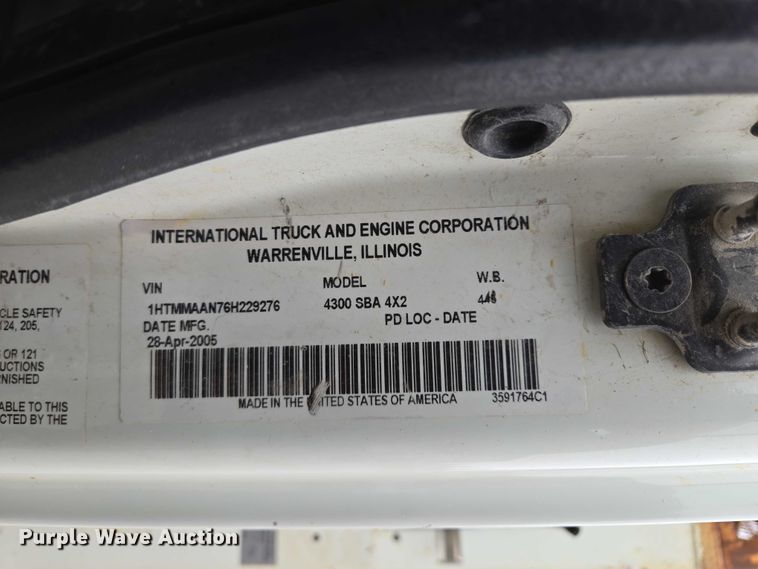 image for item EM7348 2006 International 4300 digger derrick truck