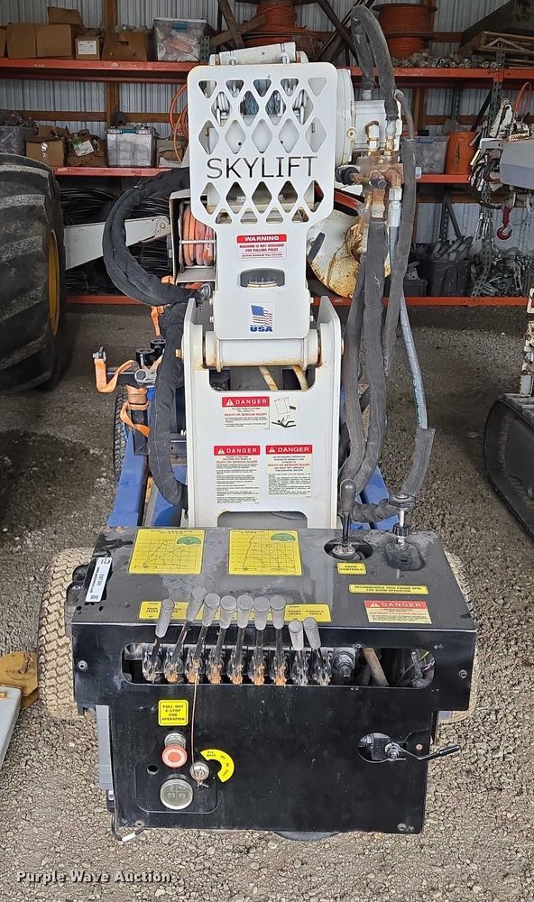 image for item EM7349 Skylift Mini-Derrick 33 plus mini digger derrick