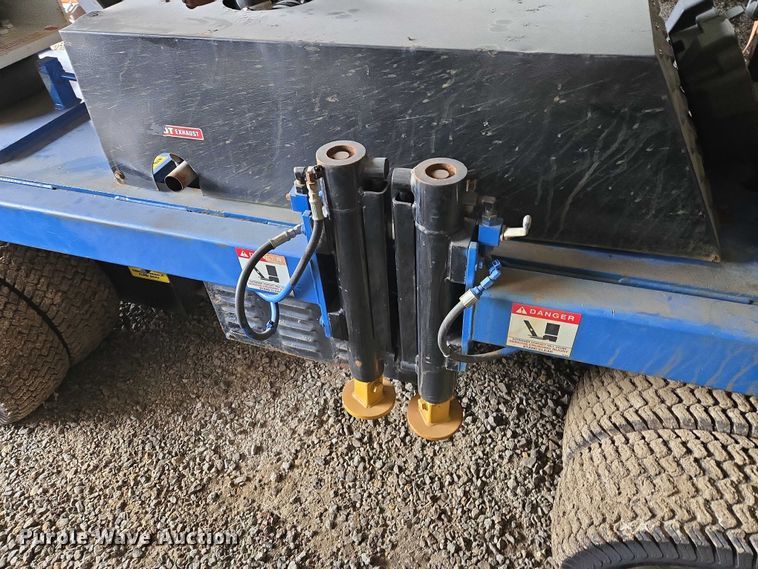 image for item EM7349 Skylift Mini-Derrick 33 plus mini digger derrick