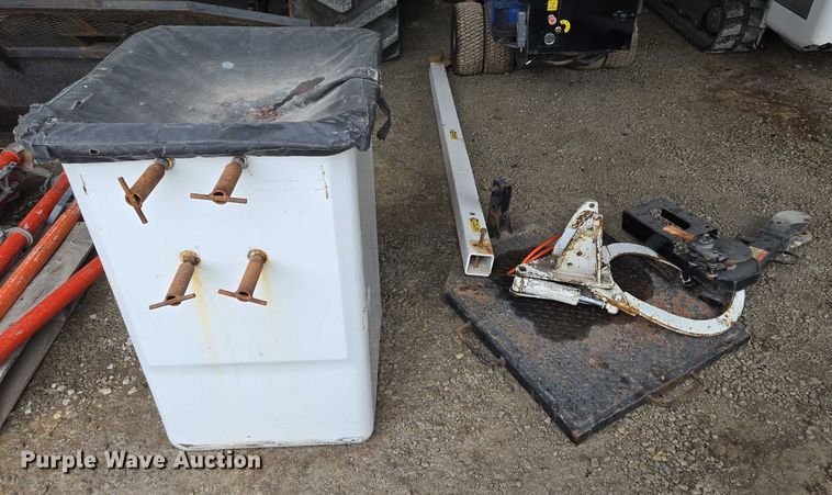 image for item EM7349 Skylift Mini-Derrick 33 plus mini digger derrick