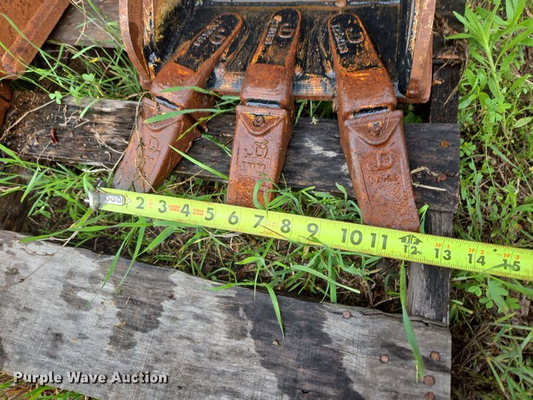 image for item EN3712 (2) John Deere buckets