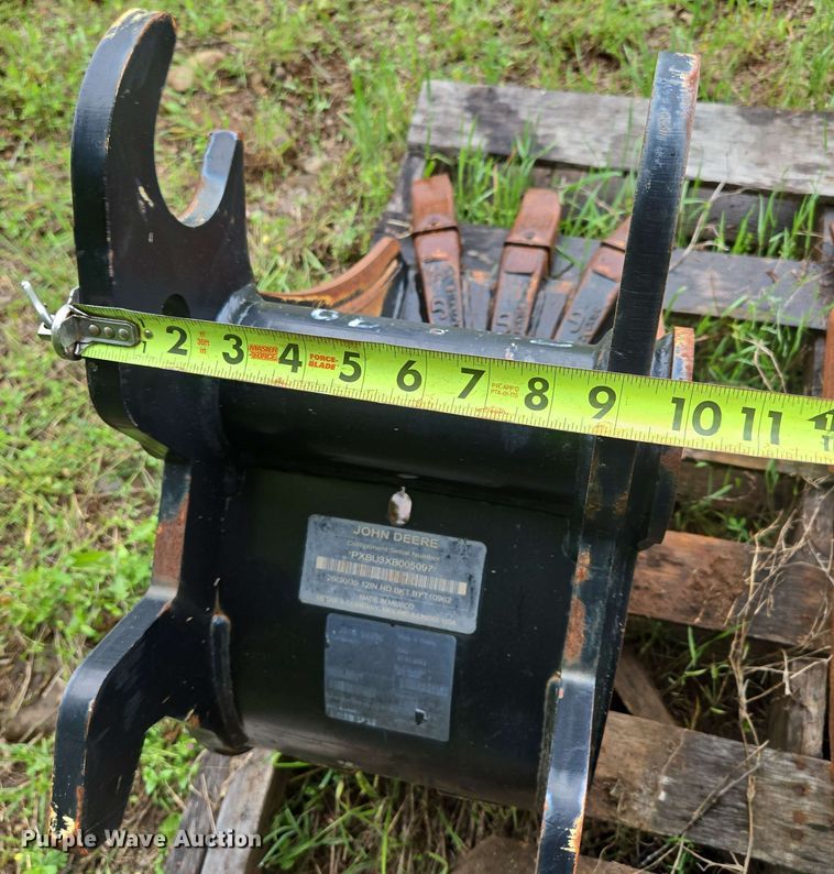 image for item EN3712 (2) John Deere buckets