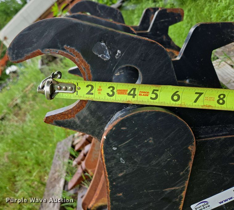 image for item EN3712 (2) John Deere buckets