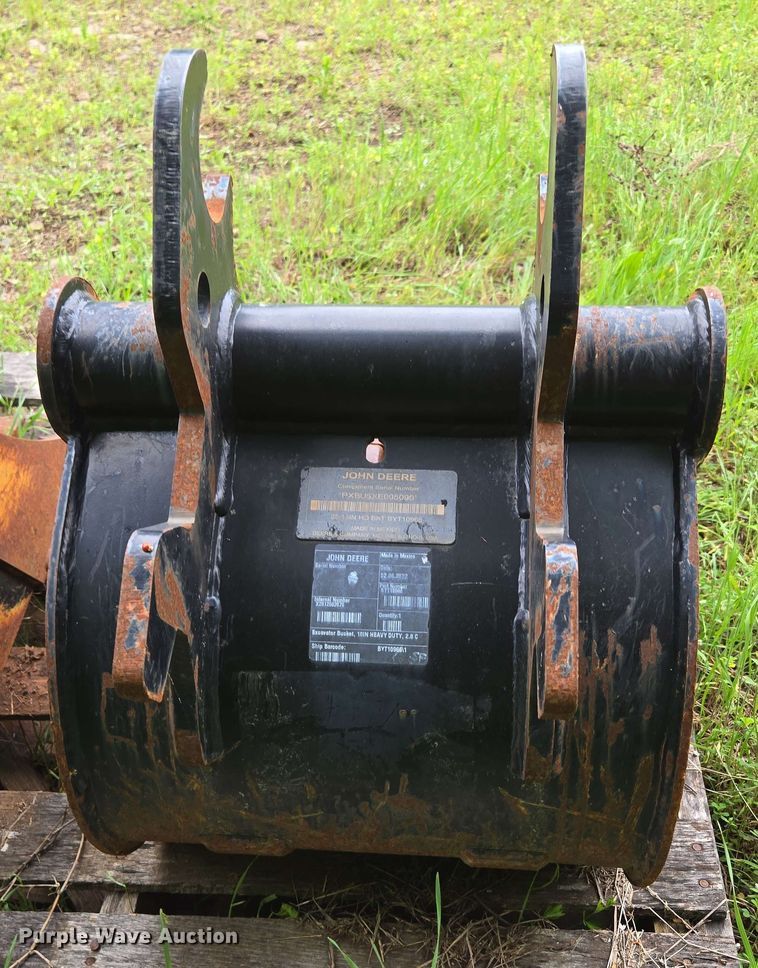 image for item EN3712 (2) John Deere buckets