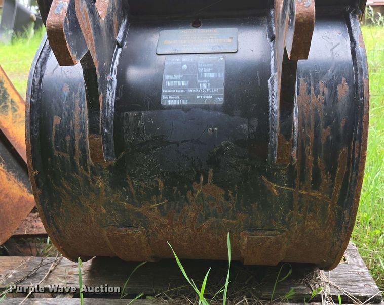 image for item EN3712 (2) John Deere buckets