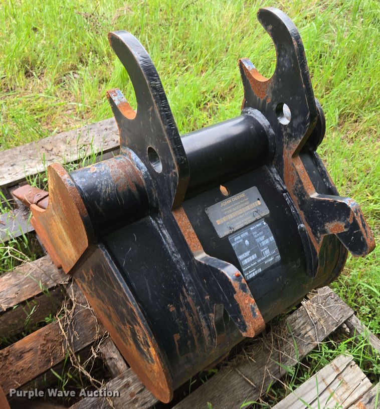 image for item EN3712 (2) John Deere buckets