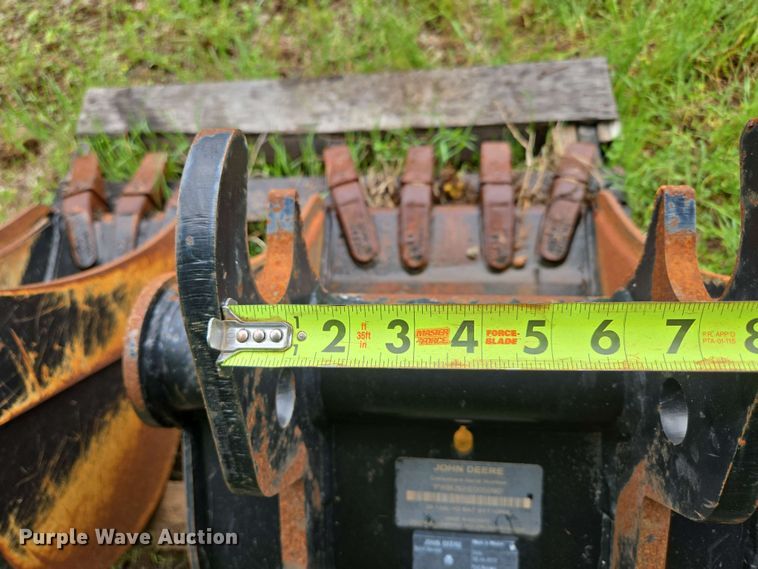 image for item EN3712 (2) John Deere buckets