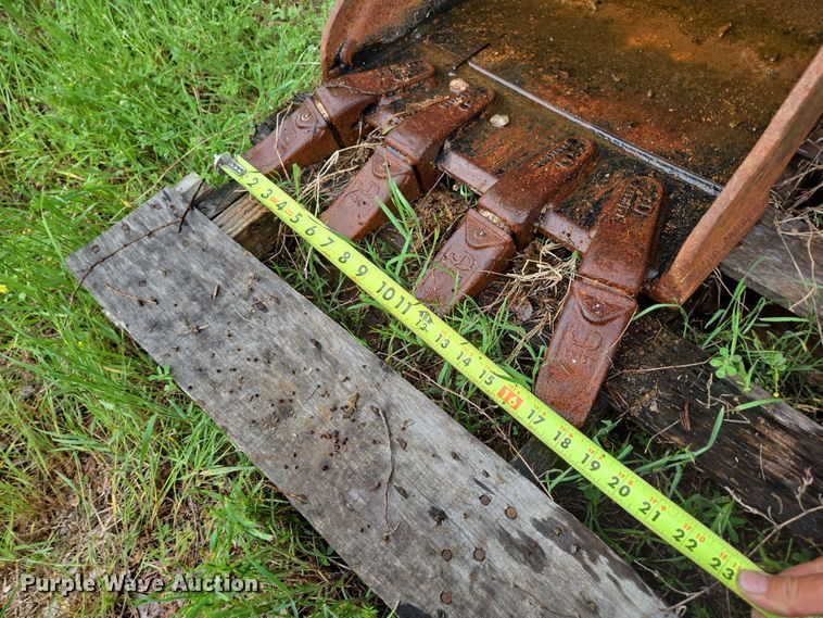 image for item EN3712 (2) John Deere buckets