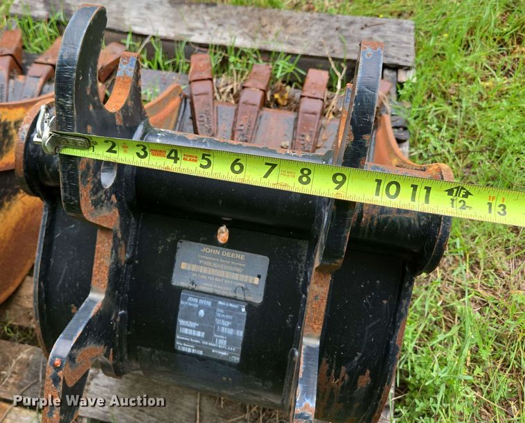 image for item EN3712 (2) John Deere buckets