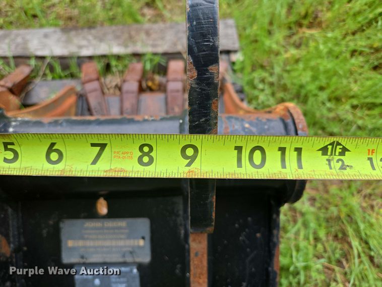 image for item EN3712 (2) John Deere buckets