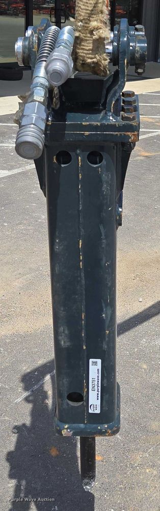 image for item EN3751 Hyundai HDB10 hydraulic breaker attachment