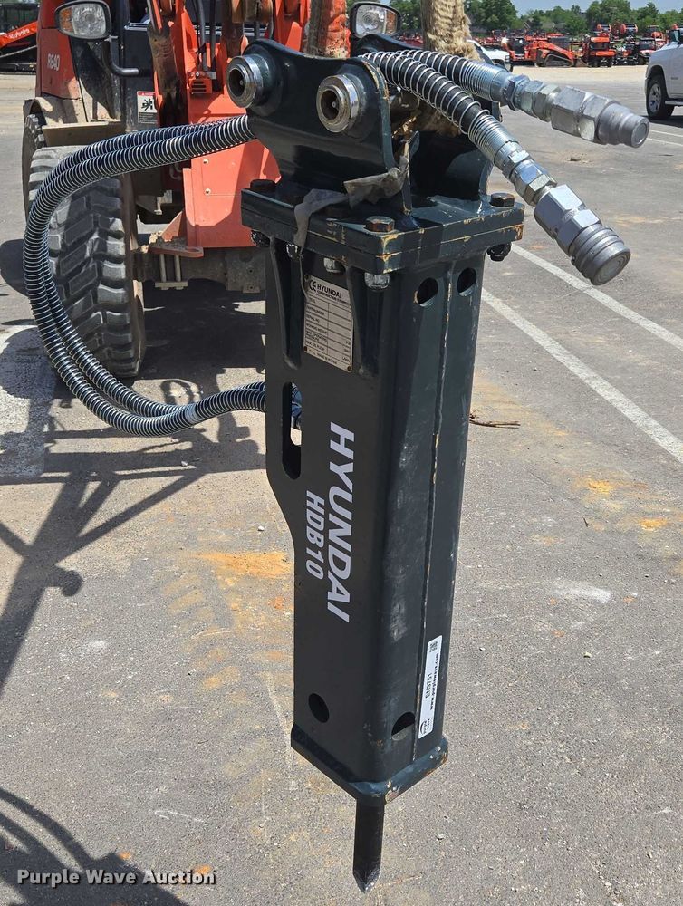 image for item EN3751 Hyundai HDB10 hydraulic breaker attachment
