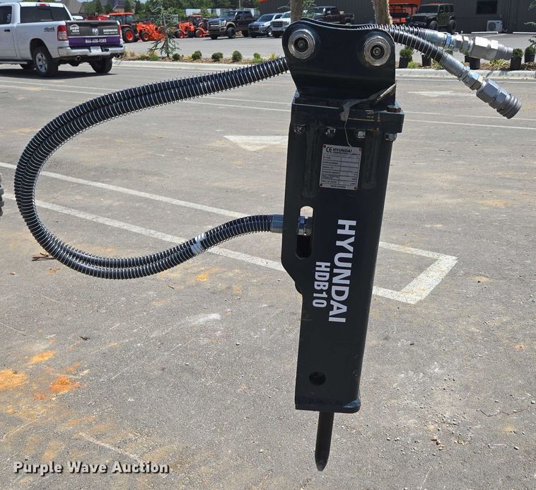 image for item EN3751 Hyundai HDB10 hydraulic breaker attachment