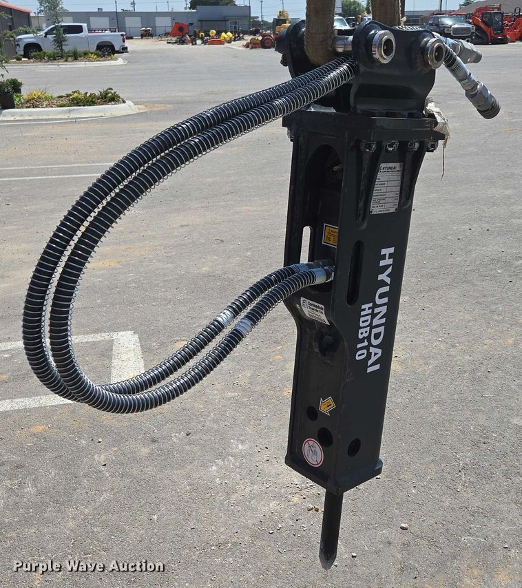 image for item EN3751 Hyundai HDB10 hydraulic breaker attachment