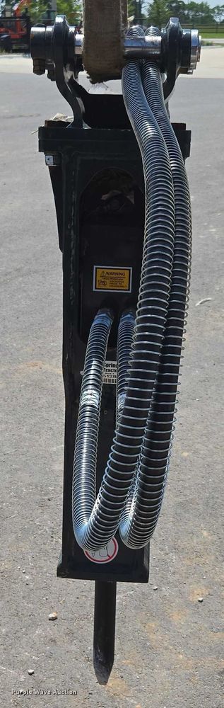 image for item EN3751 Hyundai HDB10 hydraulic breaker attachment