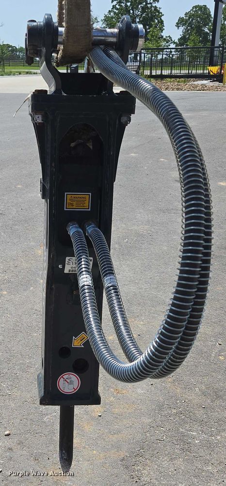 image for item EN3751 Hyundai HDB10 hydraulic breaker attachment