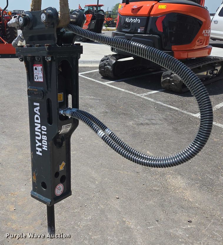 image for item EN3751 Hyundai HDB10 hydraulic breaker attachment