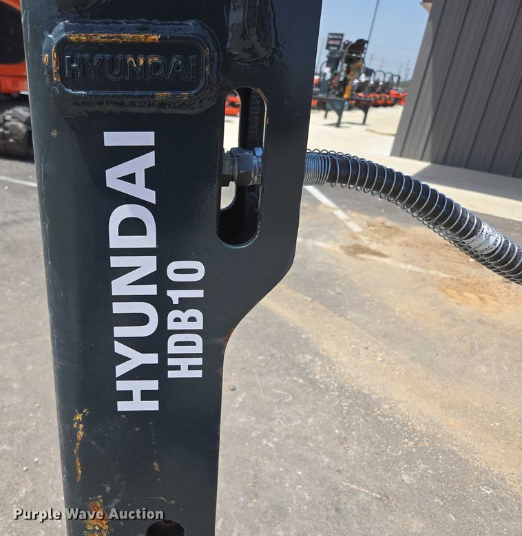 image for item EN3751 Hyundai HDB10 hydraulic breaker attachment