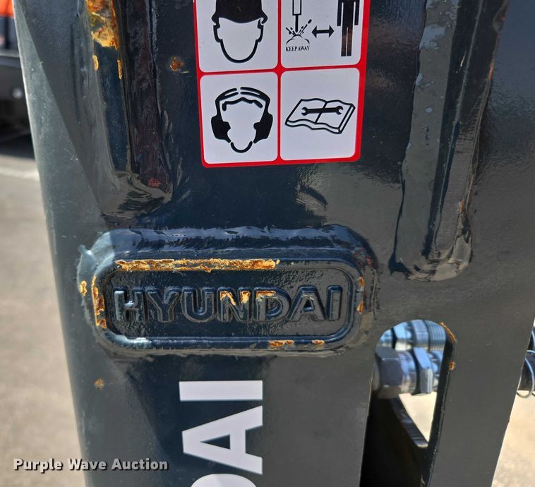 image for item EN3751 Hyundai HDB10 hydraulic breaker attachment