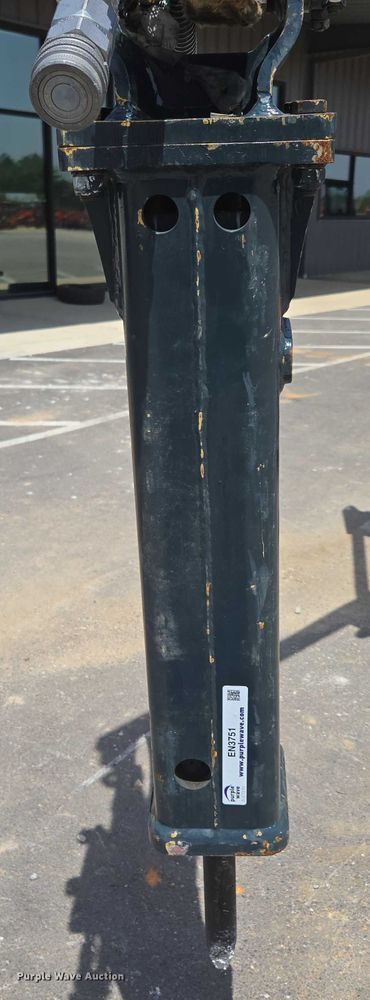 image for item EN3751 Hyundai HDB10 hydraulic breaker attachment