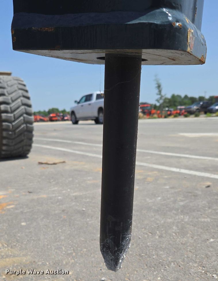 image for item EN3751 Hyundai HDB10 hydraulic breaker attachment