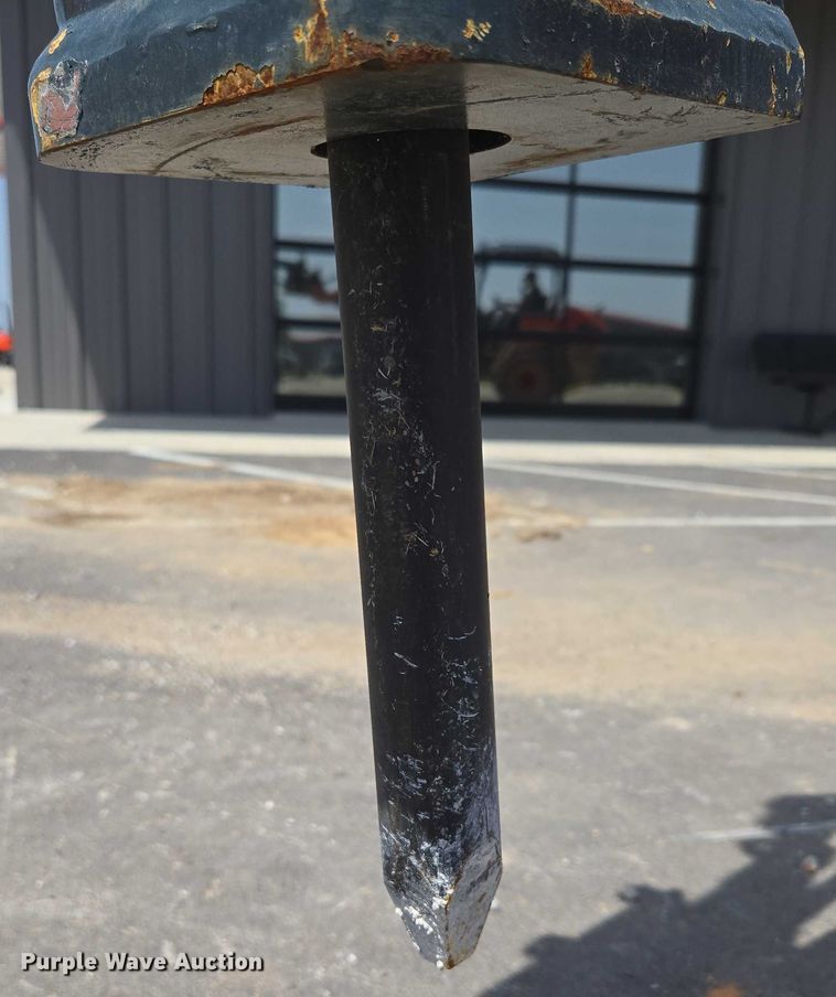 image for item EN3751 Hyundai HDB10 hydraulic breaker attachment