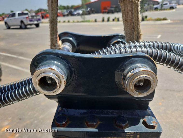 image for item EN3751 Hyundai HDB10 hydraulic breaker attachment