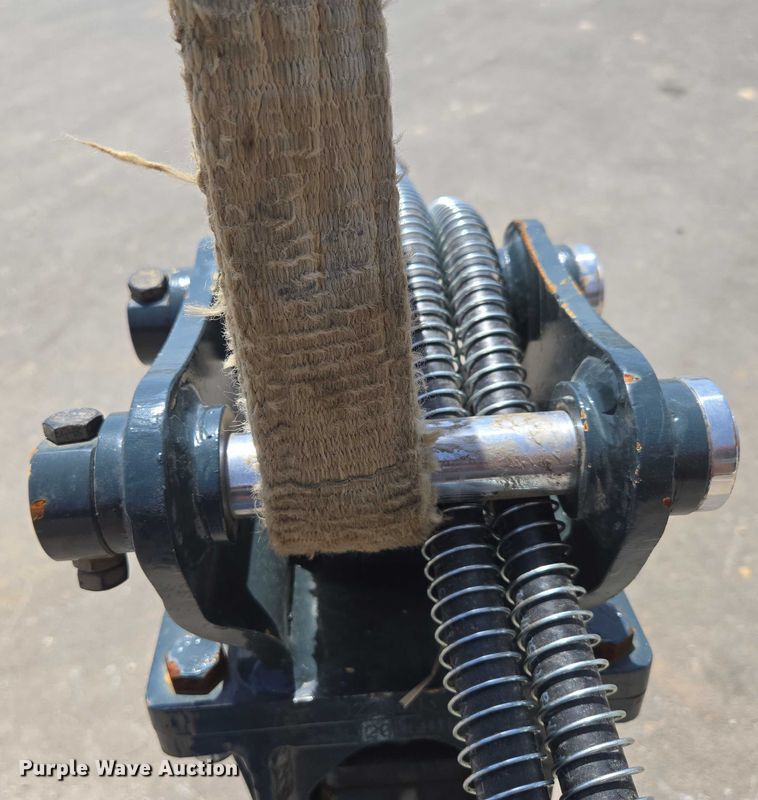 image for item EN3751 Hyundai HDB10 hydraulic breaker attachment