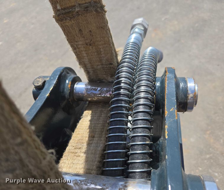 image for item EN3751 Hyundai HDB10 hydraulic breaker attachment