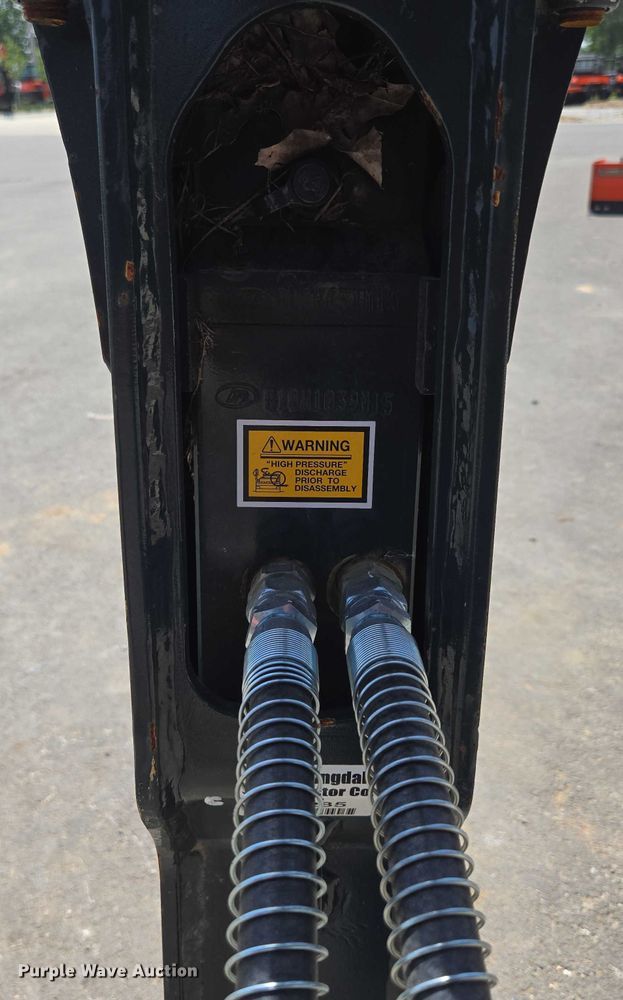 image for item EN3751 Hyundai HDB10 hydraulic breaker attachment