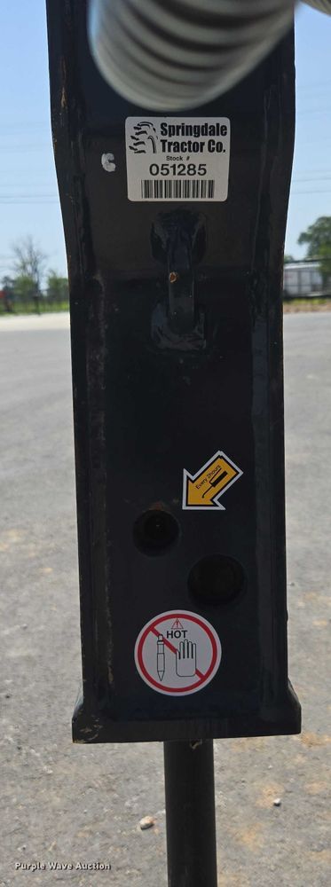 image for item EN3751 Hyundai HDB10 hydraulic breaker attachment