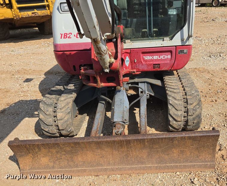 image for item EN3753 2015 Takeuchi TB240 mini excavator