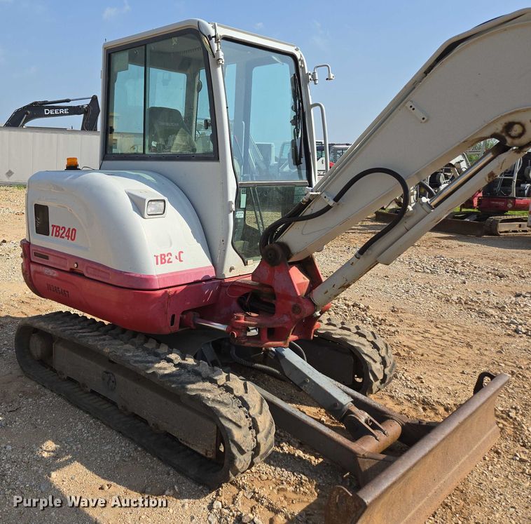 image for item EN3753 2015 Takeuchi TB240 mini excavator