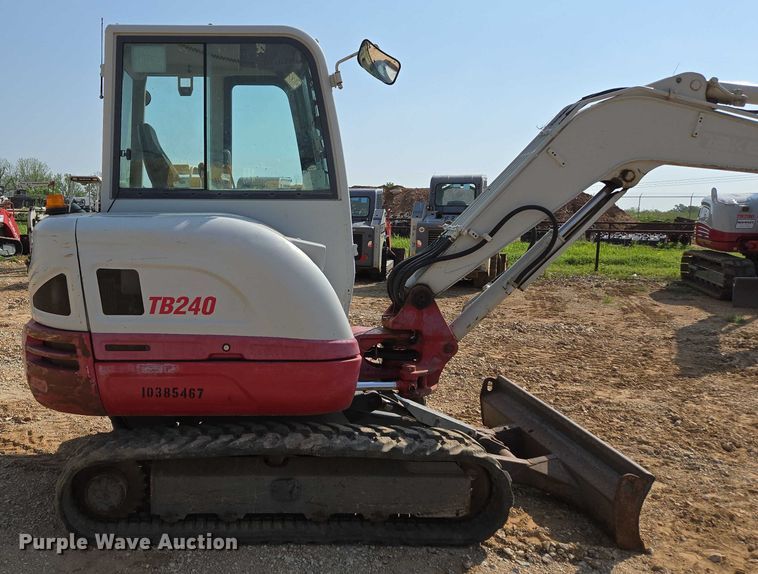 image for item EN3753 2015 Takeuchi TB240 mini excavator