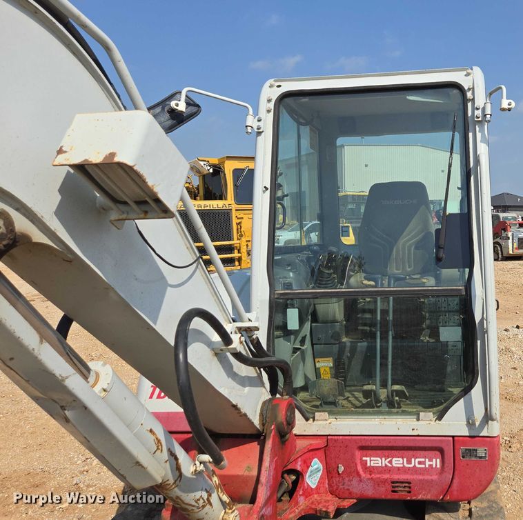image for item EN3753 2015 Takeuchi TB240 mini excavator
