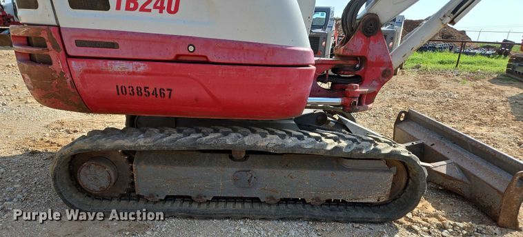 image for item EN3753 2015 Takeuchi TB240 mini excavator