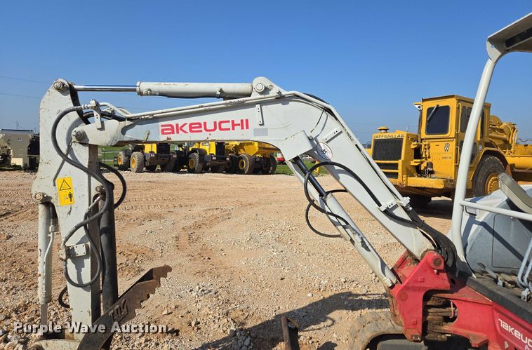 image for item EN3754 2015 Takeuchi TB230 mini excavator