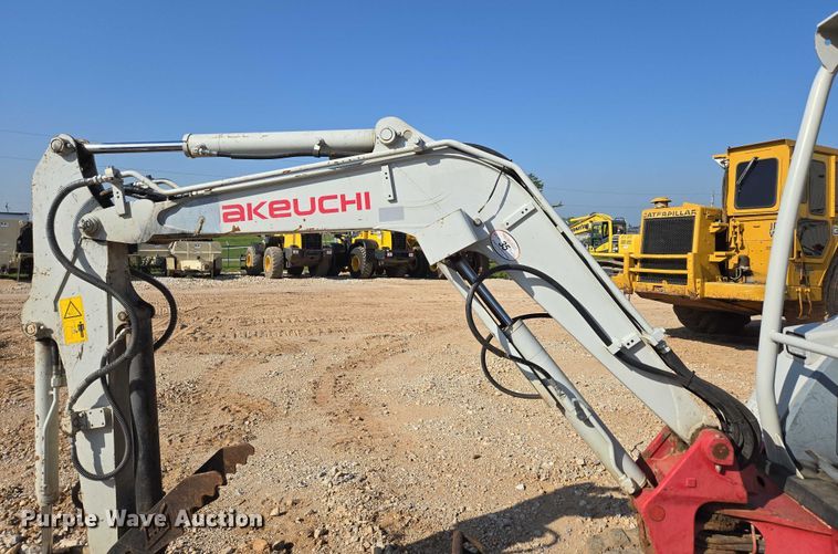 image for item EN3754 2015 Takeuchi TB230 mini excavator