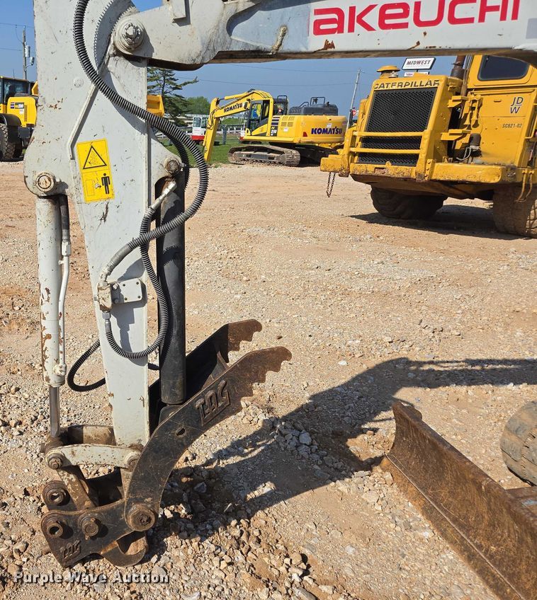 image for item EN3754 2015 Takeuchi TB230 mini excavator