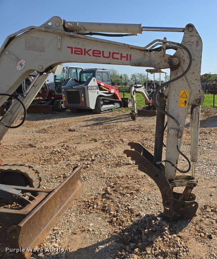 image for item EN3754 2015 Takeuchi TB230 mini excavator
