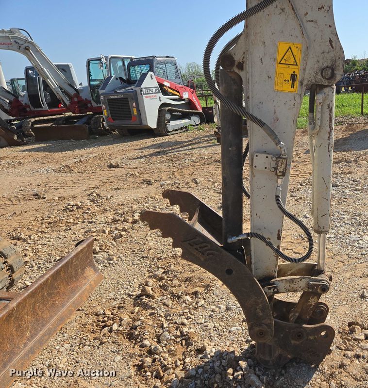 image for item EN3754 2015 Takeuchi TB230 mini excavator