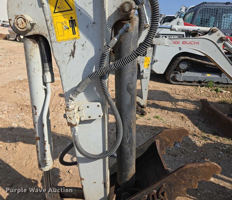 image for item EN3754 2015 Takeuchi TB230 mini excavator