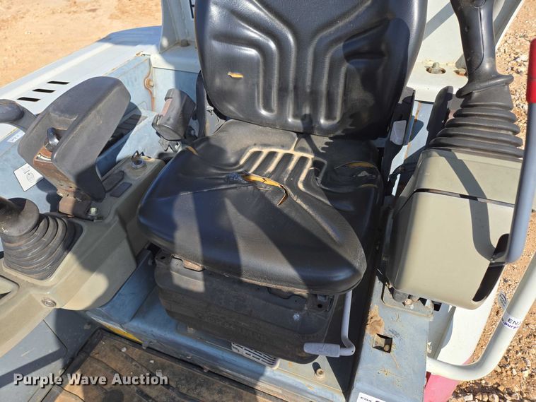 image for item EN3754 2015 Takeuchi TB230 mini excavator