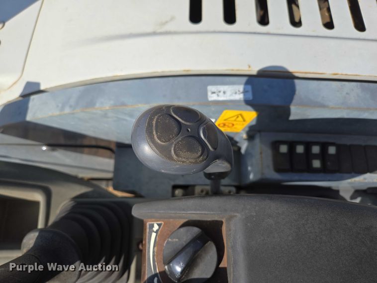 image for item EN3754 2015 Takeuchi TB230 mini excavator