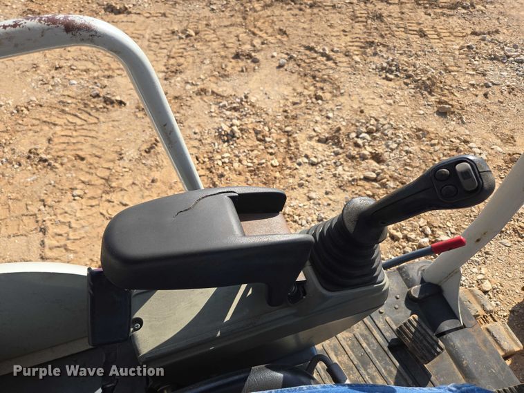 image for item EN3754 2015 Takeuchi TB230 mini excavator