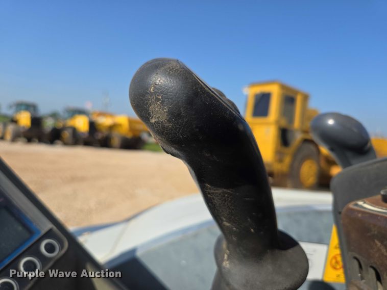 image for item EN3754 2015 Takeuchi TB230 mini excavator