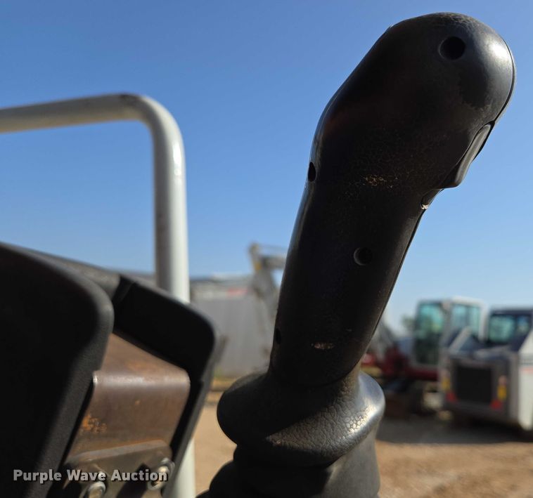 image for item EN3754 2015 Takeuchi TB230 mini excavator