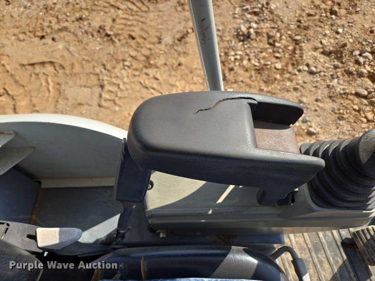 image for item EN3754 2015 Takeuchi TB230 mini excavator