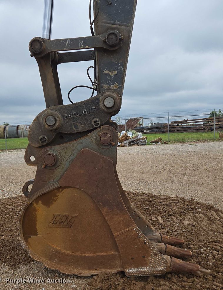 image for item EN3756 2012 John Deere 350G LC excavator